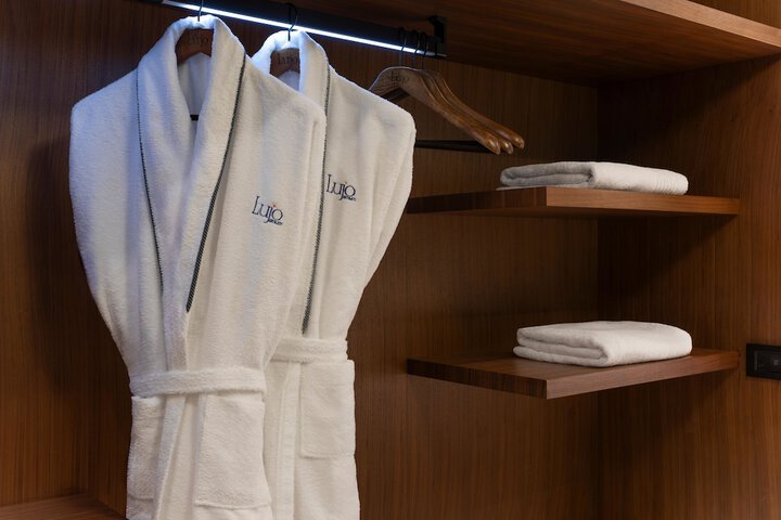 Hotel Interior 285 of 429