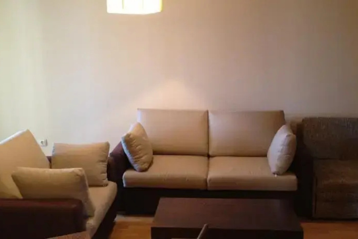 Room 6 of 10