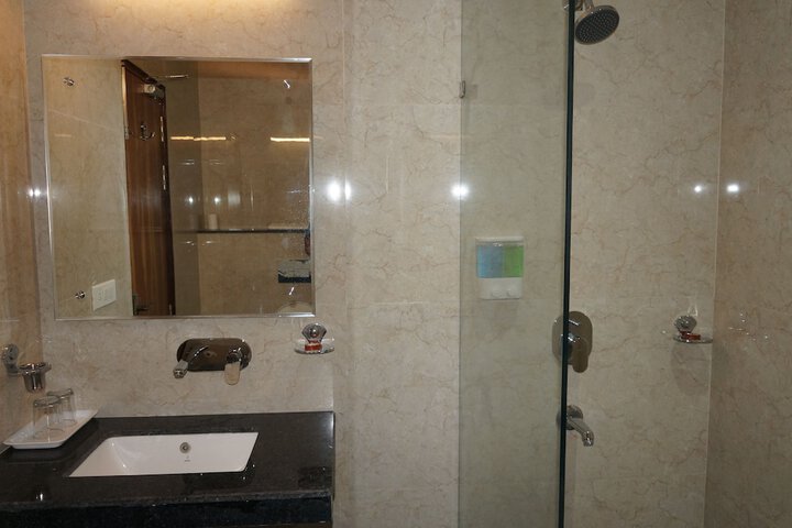 Room 17 of 27
