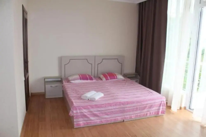 Room 3 of 8