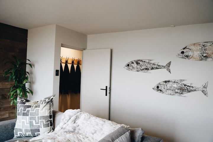 Room 6 of 25