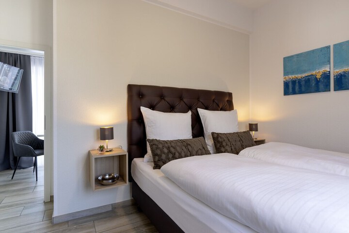 Room 6 of 38
