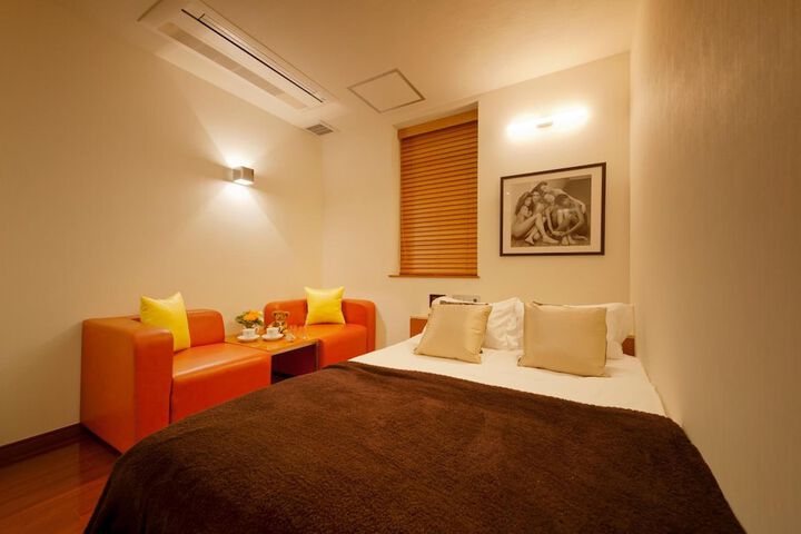 Room 6 of 22