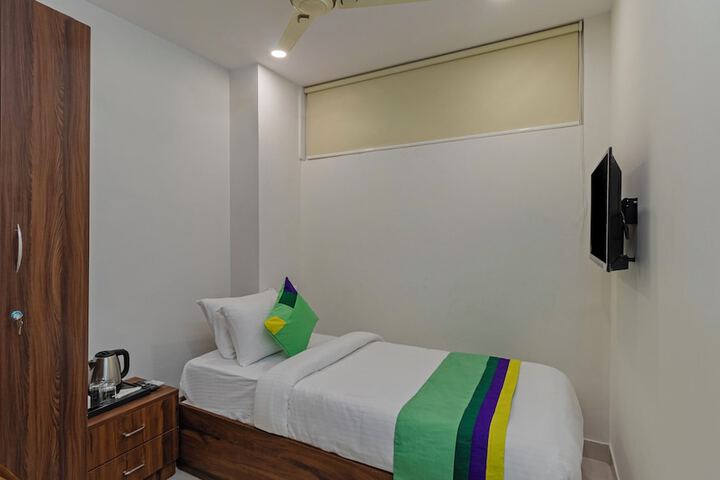 Room 16 of 39