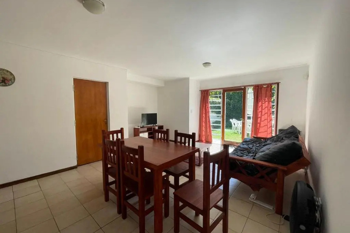 Amplio duplex a 400 metros de la playa