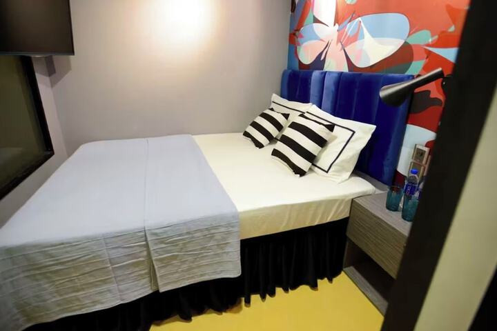 Room 4 of 25