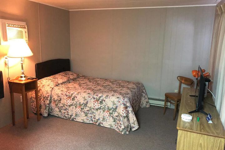 Room 4 of 51