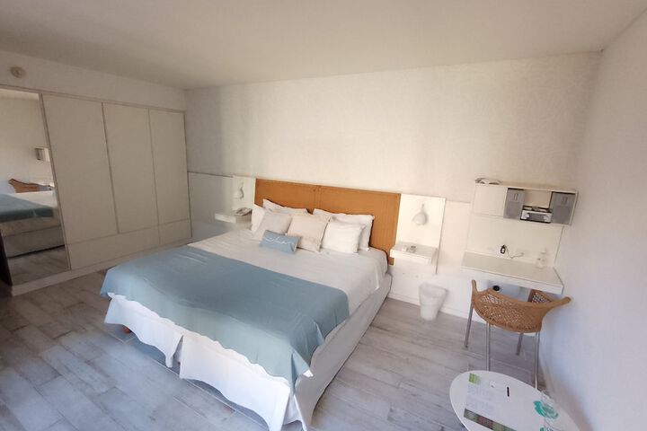 Room 9 of 31