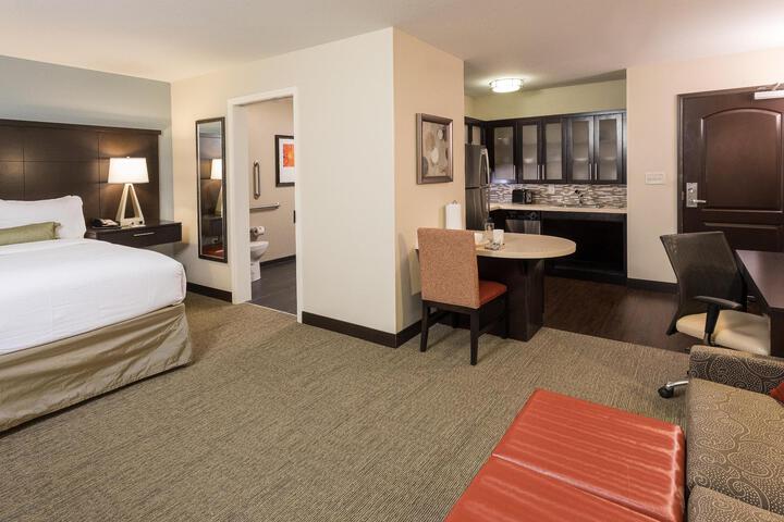 1 Queen Studio Suite (14 of 17)