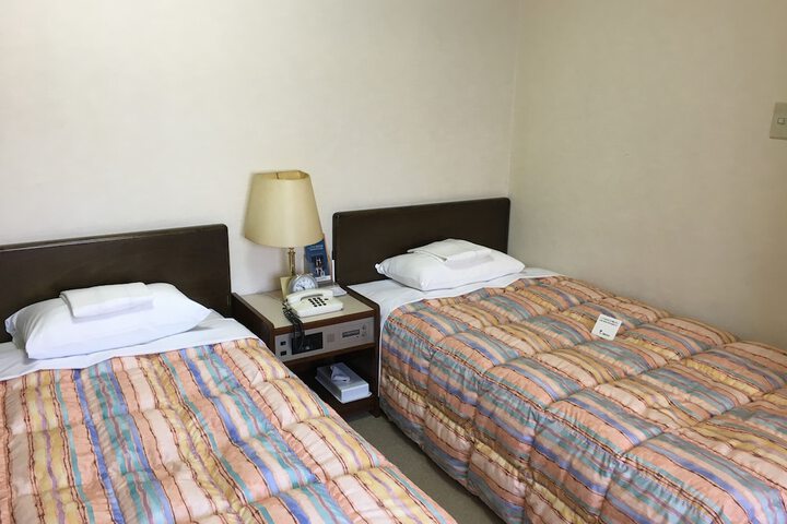 Room 4 of 35