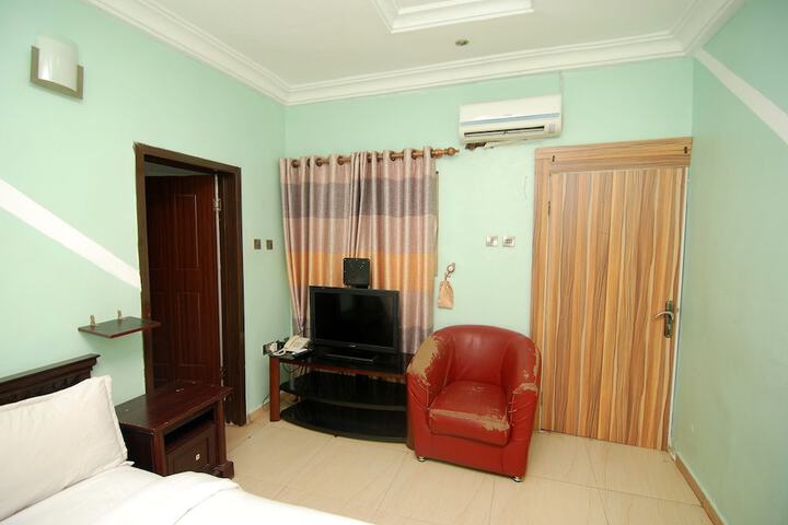 Room 14 of 29