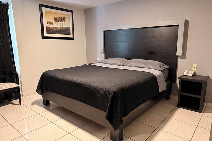 Room 6 of 30