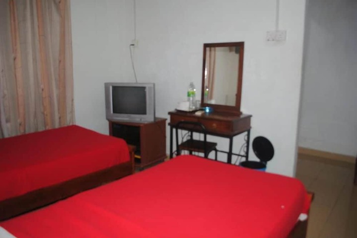 Room 3 of 8