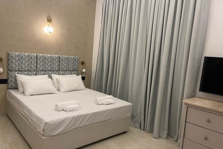 Room 6 of 13