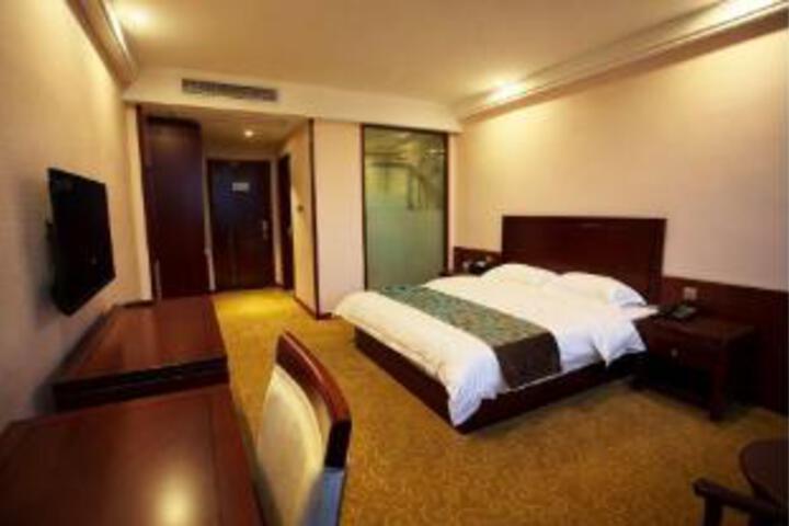 Room 4 of 6