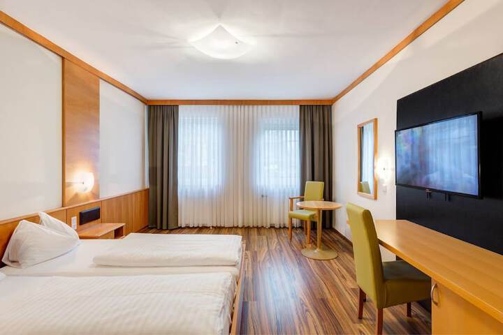 Room 6 of 62