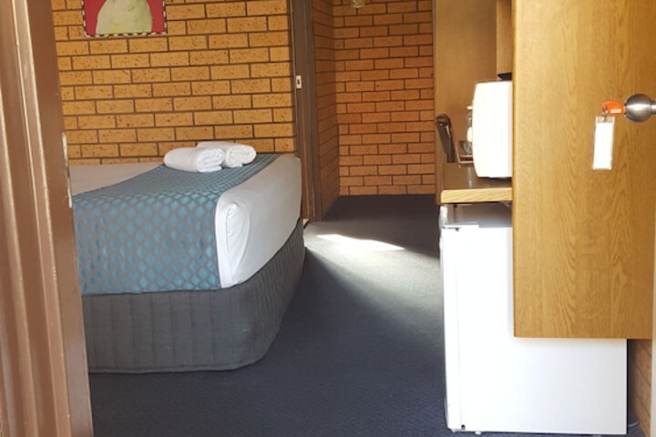 Room 32 of 68