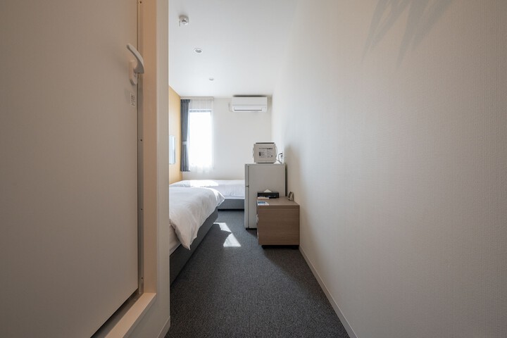 Room 4 of 17