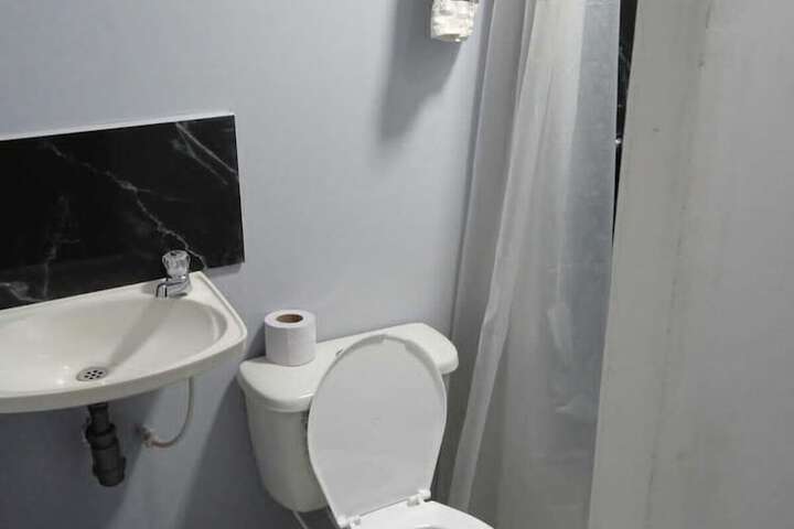 Room 6 of 6