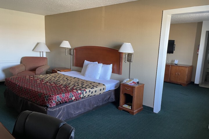 1 King Bed (17 of 23)