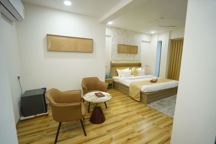 Room 53 of 93