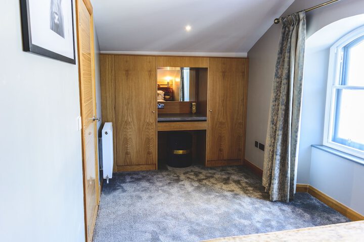 Room 9 of 33