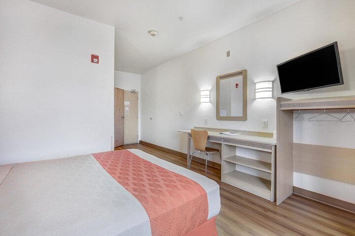 Room 9 of 34