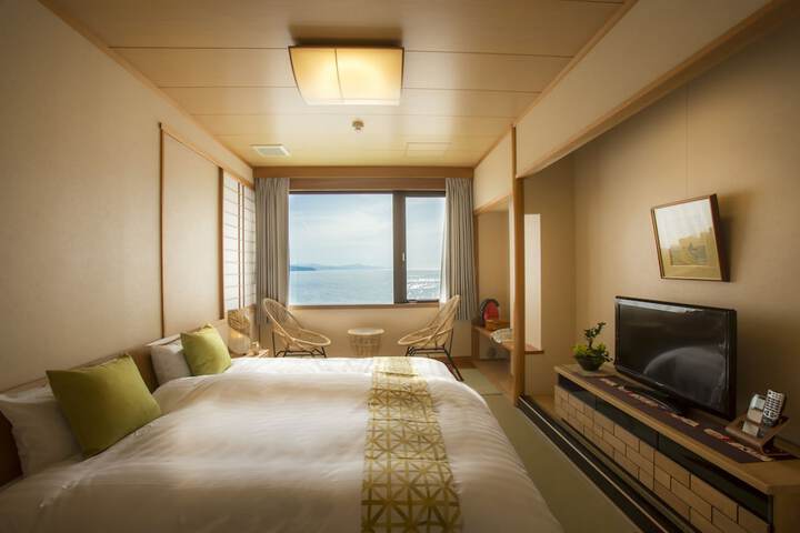 Room 32 of 73