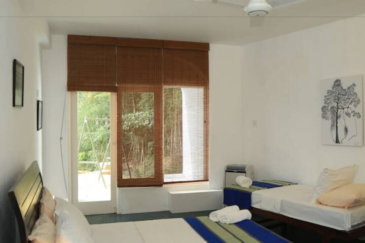 Room 13 of 38