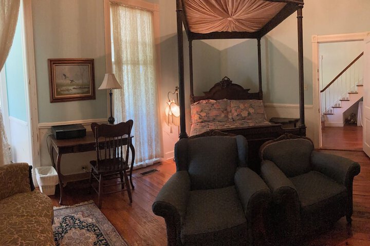 Room 18 of 37
