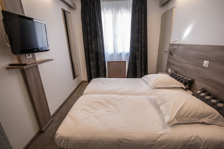 Room 16 of 39