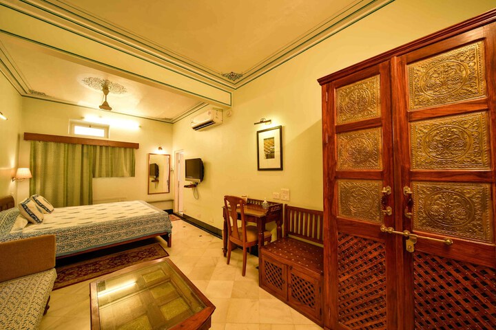 Room 28 of 182