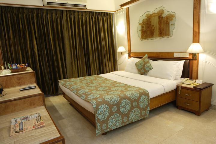 Room 14 of 18