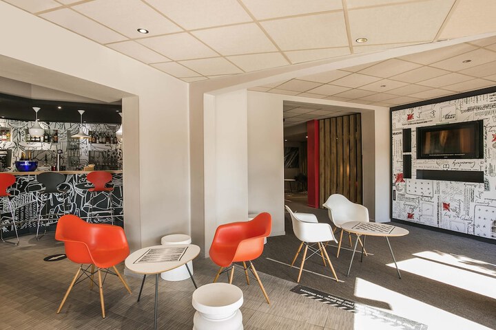 Lounge 108 of 132
