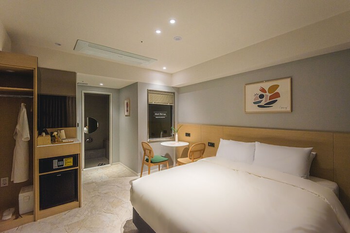 Room 13 of 71