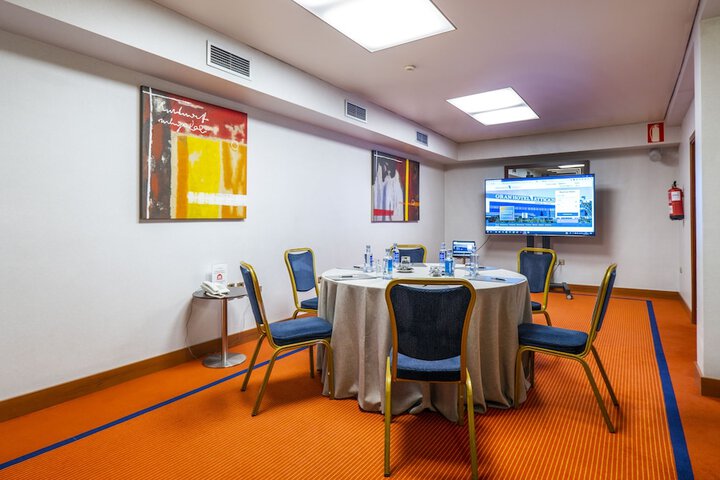 Business Center 97 of 125