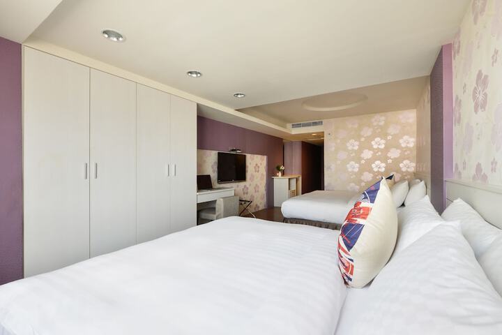 Room 32 of 61