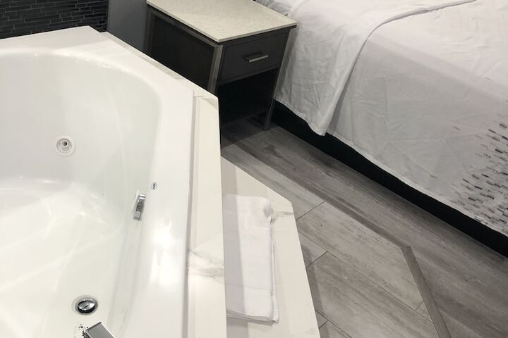 Private spa tub