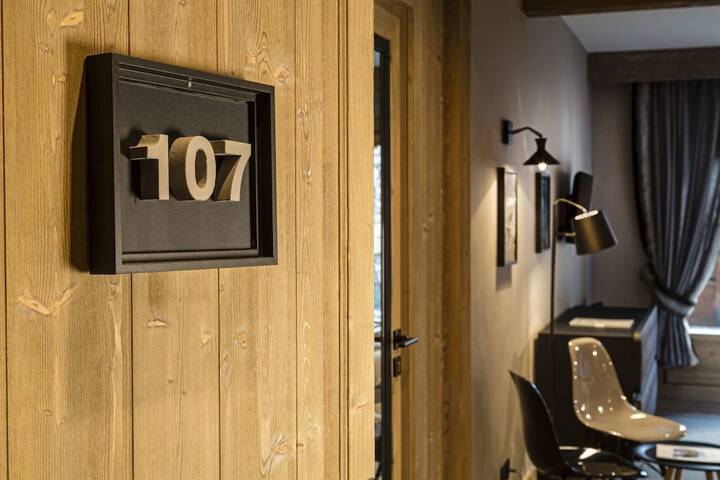 Room 28 of 67
