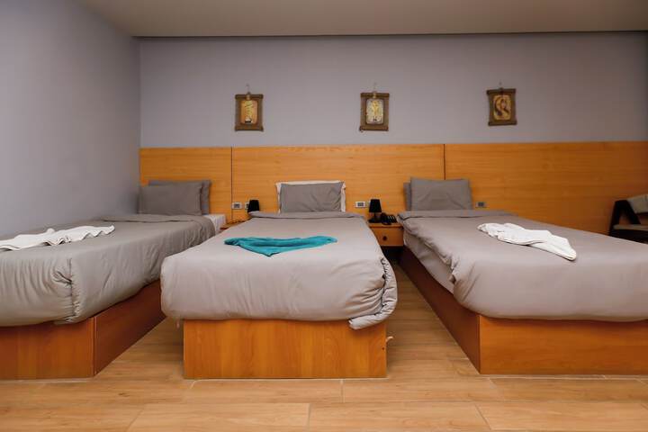 Room 52 of 227