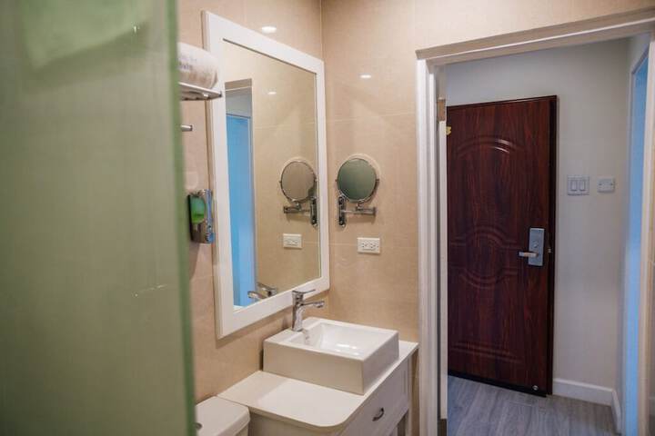 Room 6 of 6