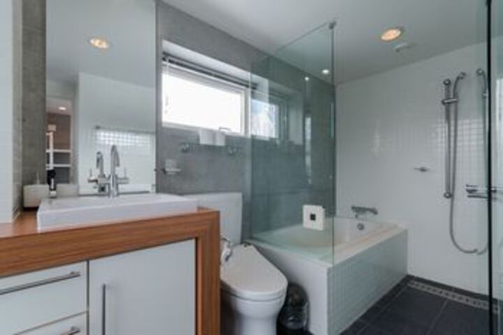 Room 3 of 27