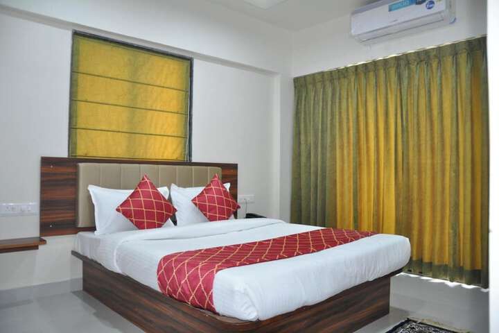 Room 5 of 8