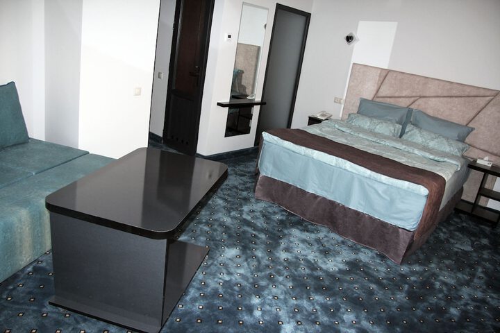 Room 5 of 28