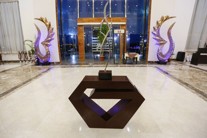 Entrance & Lobby