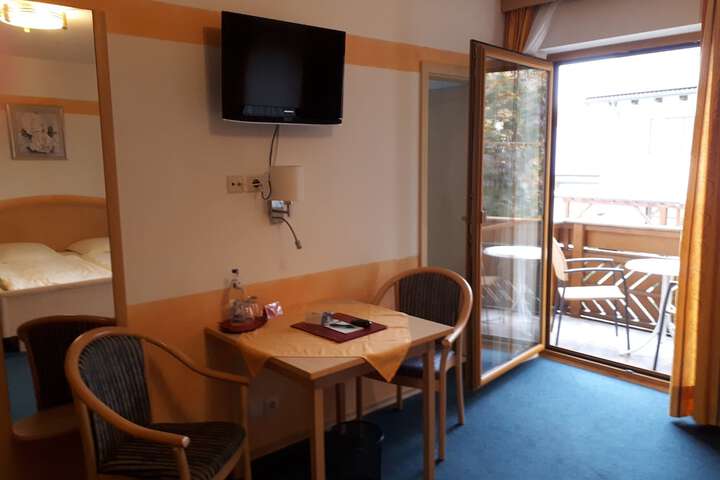 Room 30 of 64