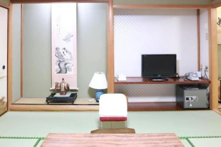 Room 8 of 70