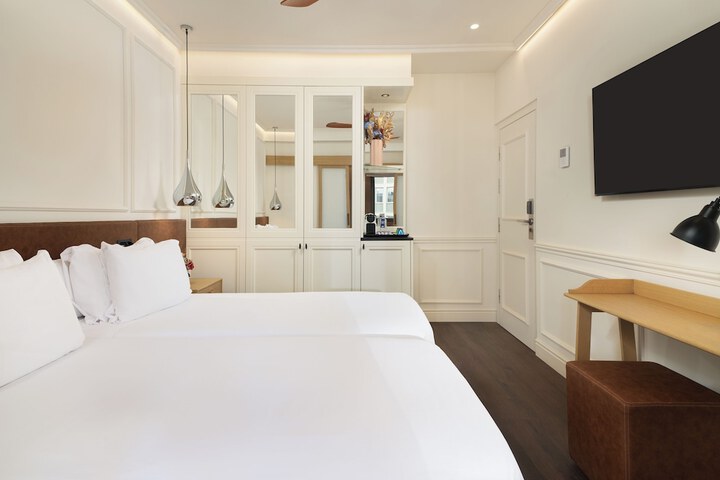 Room 34 of 80