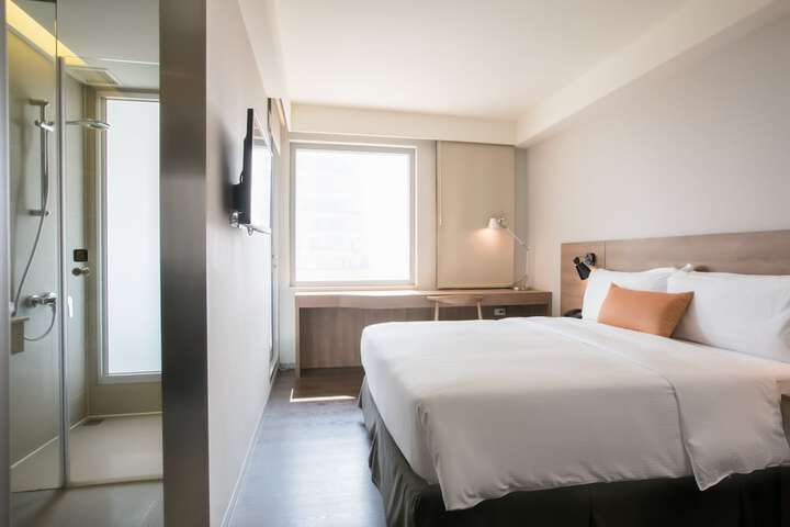 Room 7 of 39