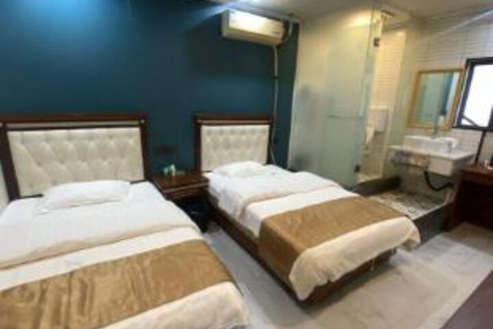 Room 4 of 5